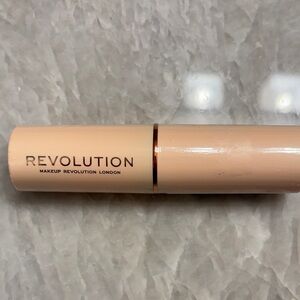 Revolution Dual-Ended Concealer Stick in Beige